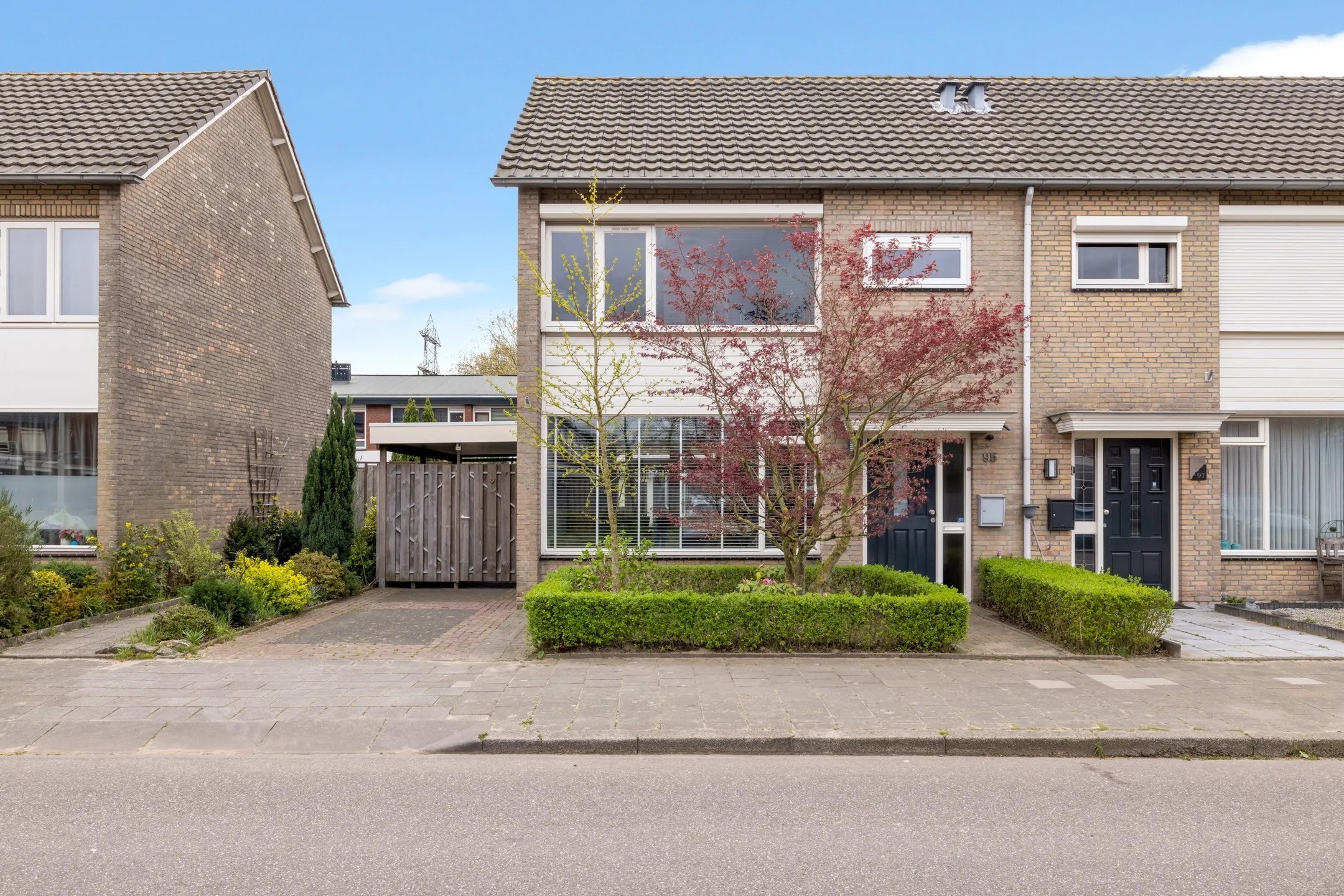 Hoekwoning Dolfijnlaan 95 in Helmond