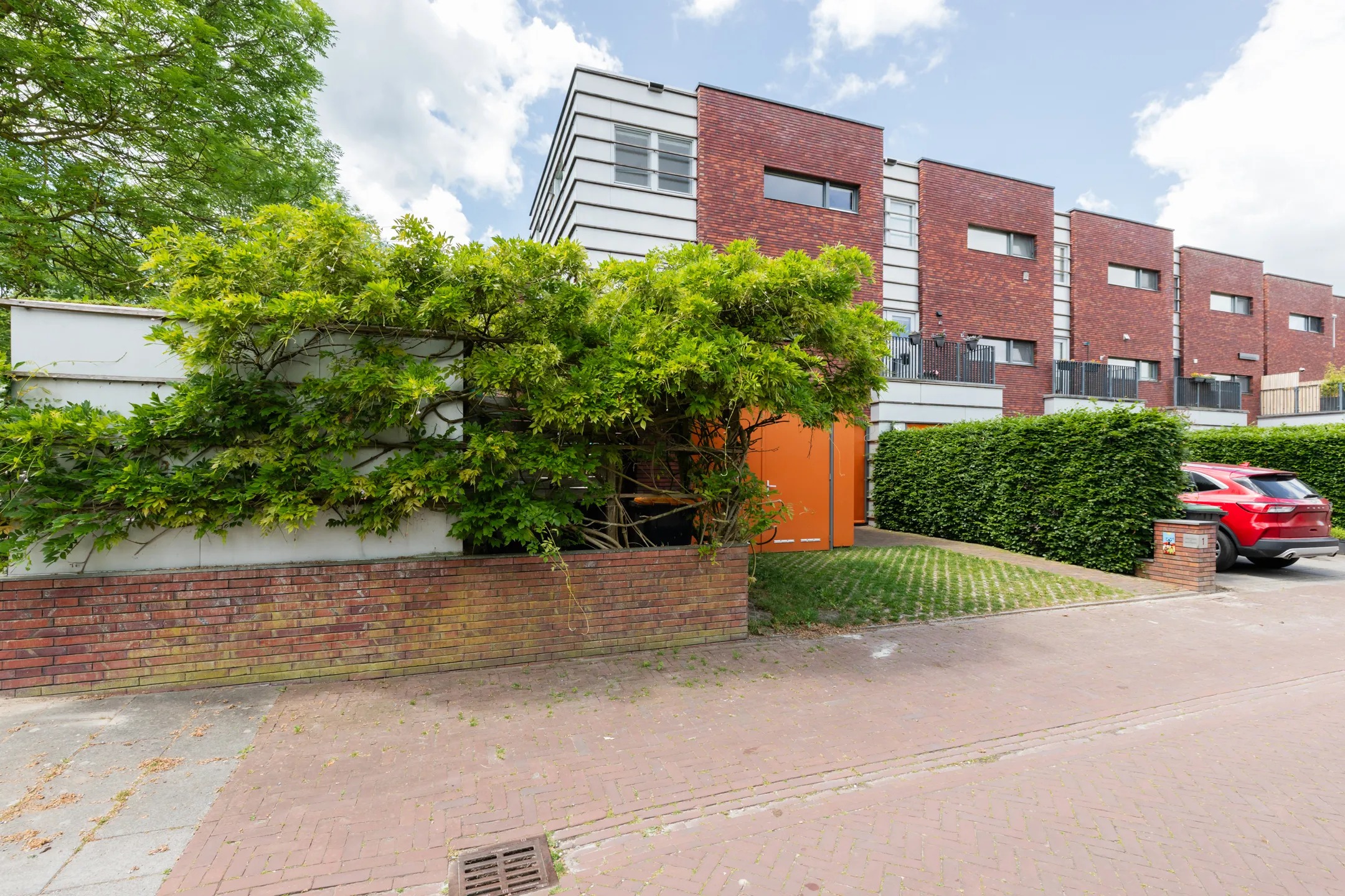 Hoekwoning Theodora Ellentslaan 1 in Eelderwolde