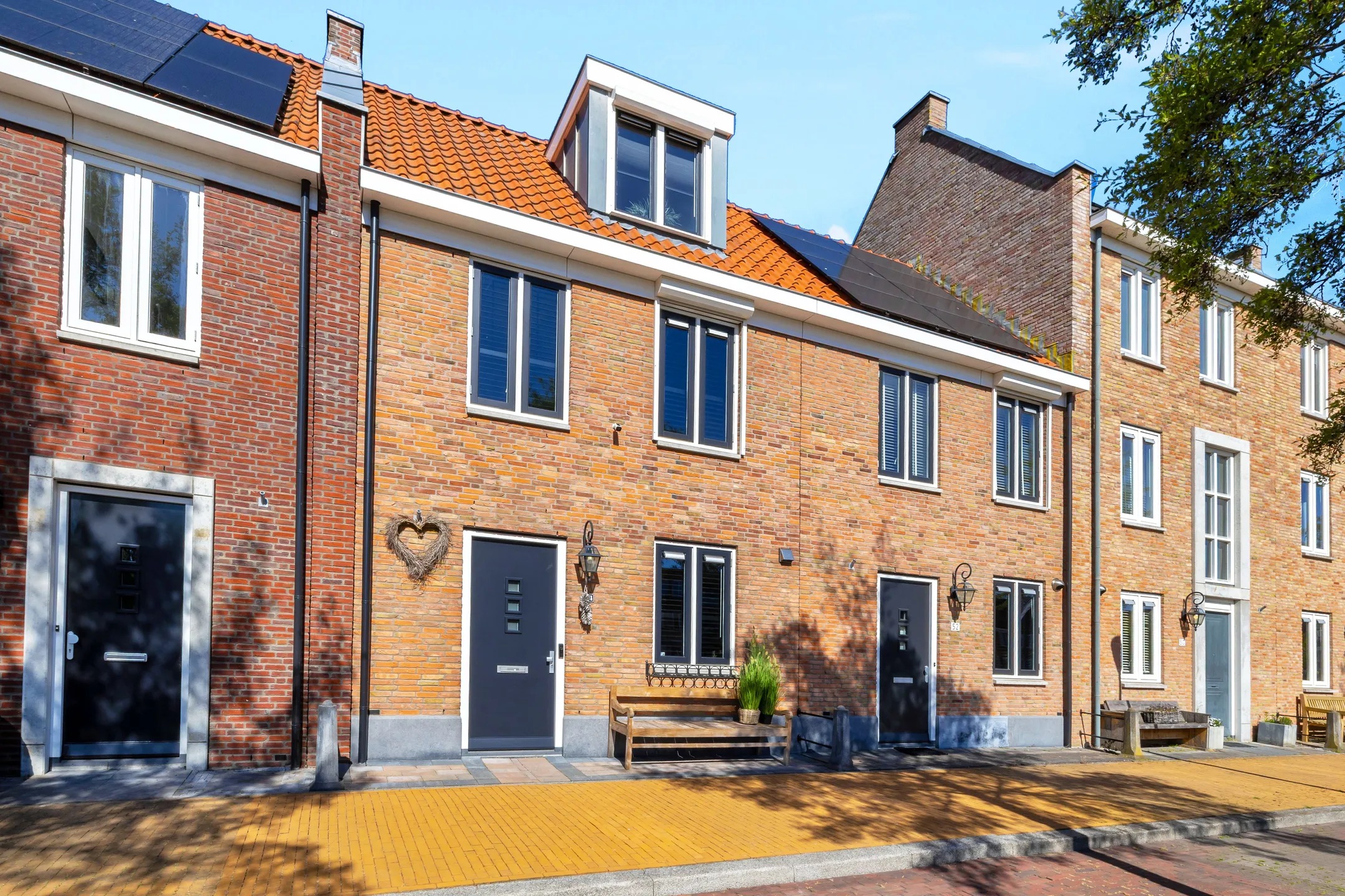 Tussenwoning Dijkgraaf 54 in Brielle
