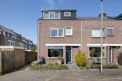 Eengezinswoning, hoekwoning Schoutenstraat 1 in Leiderdorp