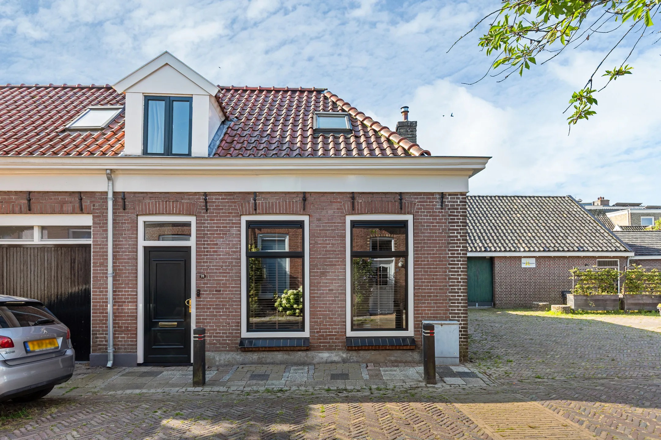 Hoekwoning Looxmastraat 28 in Sneek