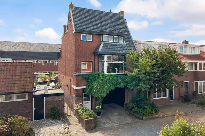Vrijstaande woning (drive-in woning) Dronrijperstraat 3 in Leeuwarden