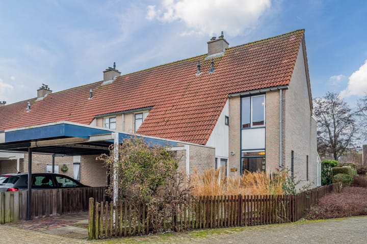 Hoekwoning Zuiderkruis 45 in Katwijk