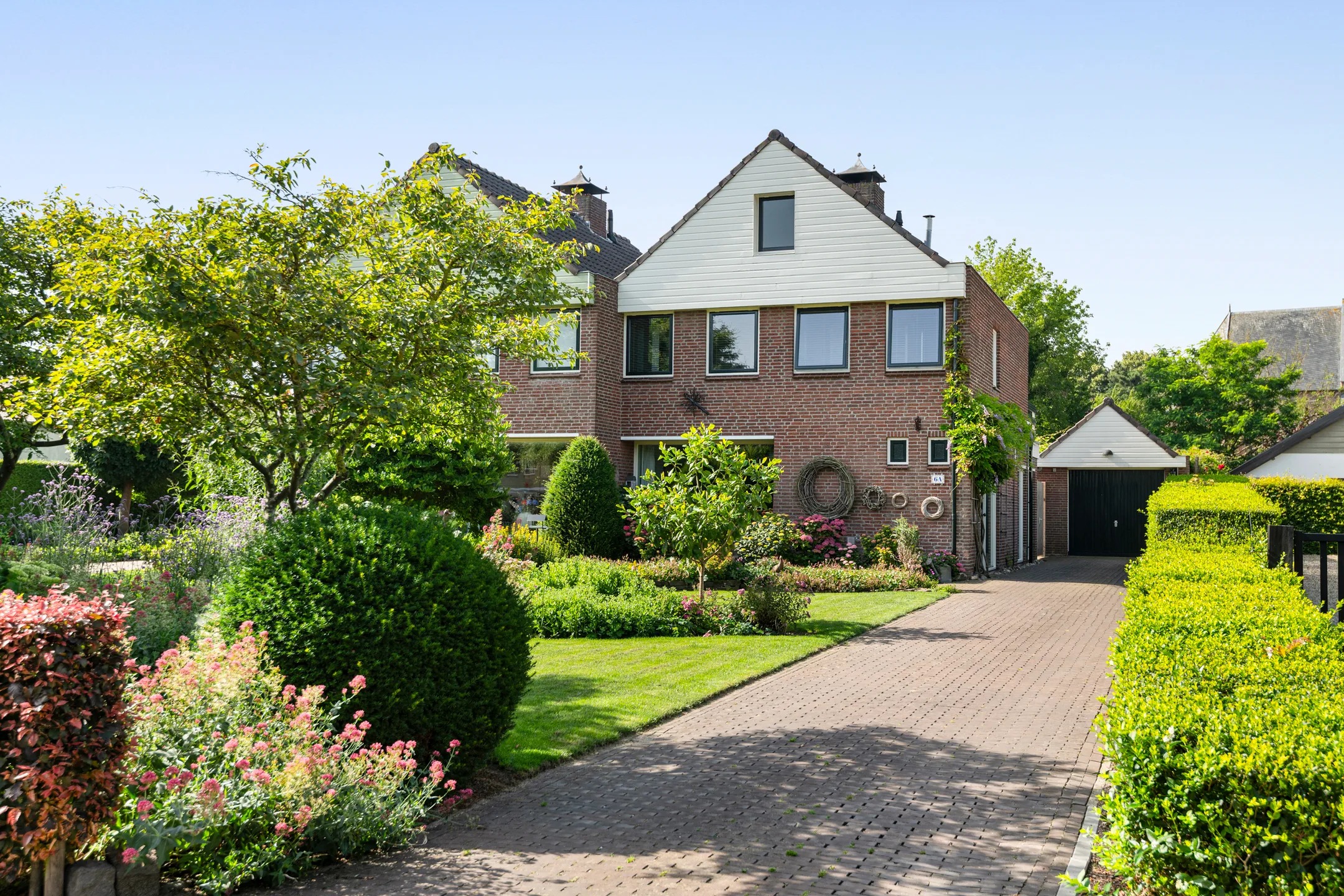 Halfvrijstaande woning Adam van Delenstraat 6 a in Eck en Wiel