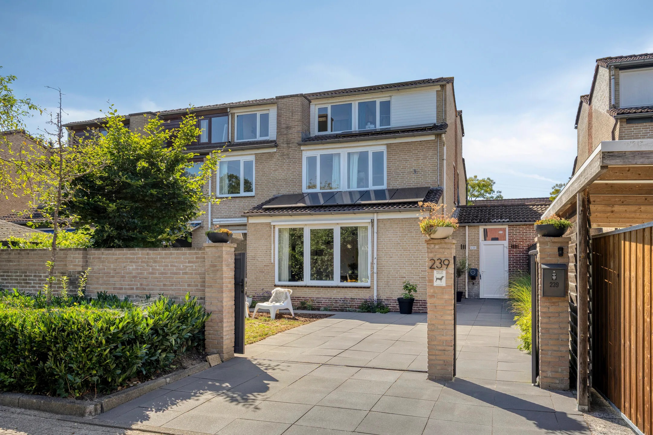 Hoekwoning Rijnlaan 239 in Helmond