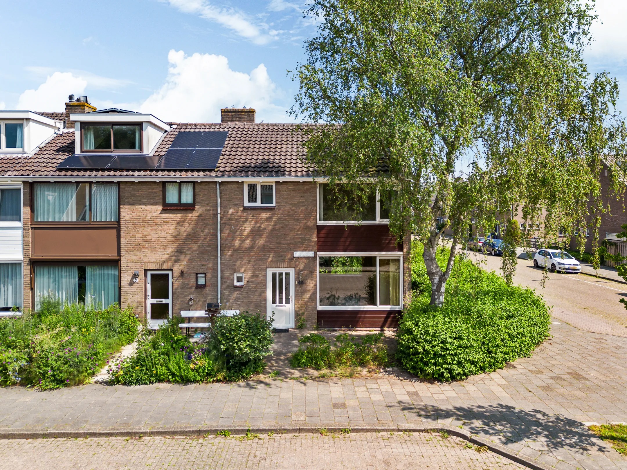 Hoekwoning Van Eedenlaan 45 in Uithoorn