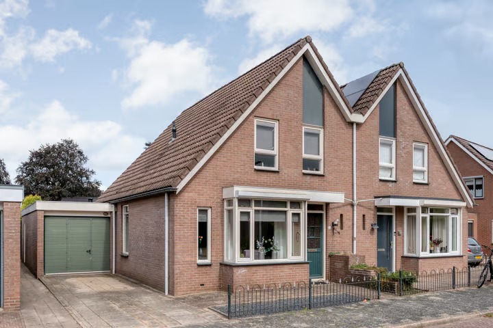 2-onder-1-kapwoning Prinses Julianastraat 2 a in Hardenberg