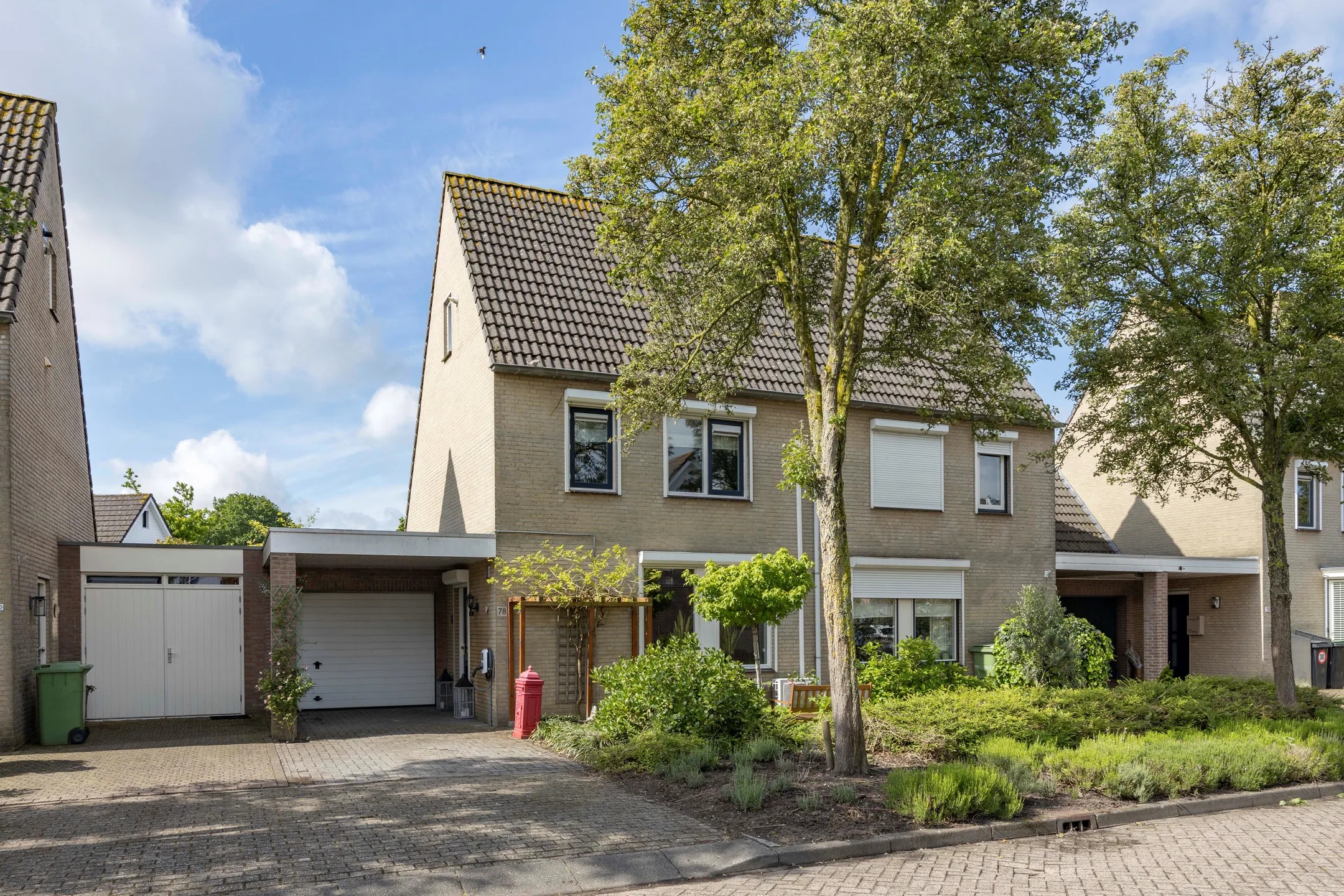 Geschakelde 2-onder-1-kapwoning President Hopstakenlaan 78 in Hoeven