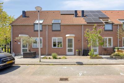 Tussenwoning Appelgaarde 24 in Benthuizen
