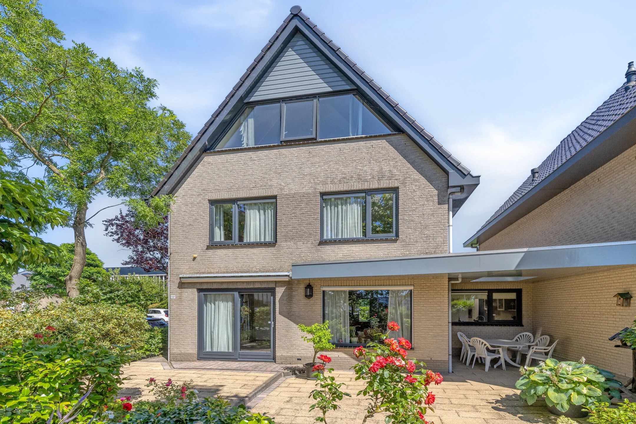 Hoekwoning Noordeinde 191 Roelofarendsveen