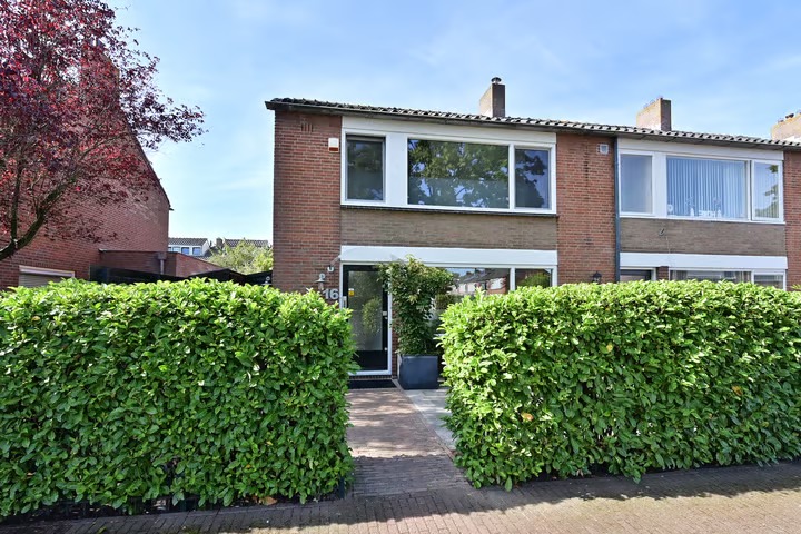 Hoekwoning Antennestraat 16 in Huizen