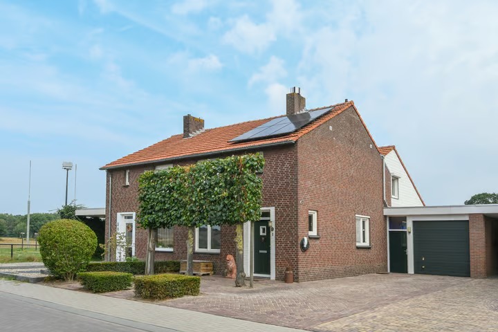 Geschakelde 2-onder-1-kapwoning Ontginningsweg 6 in Grashoek