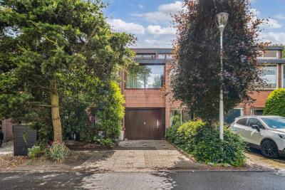 Tussenwoning (drive-in woning) de Blauwe Wereld 23 in Muiden