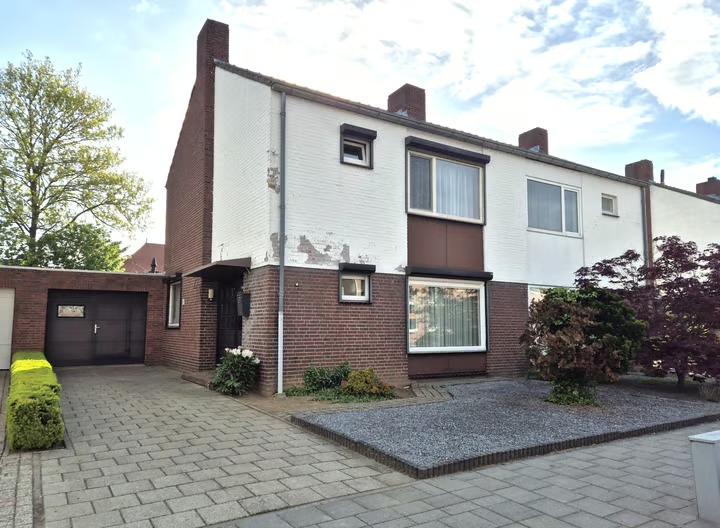 Halfvrijstaande woning van Gelderstraat 10 in Wessem