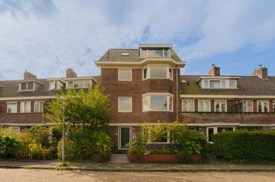 Herenhuis, tussenwoning Emmakade 4 in Amstelveen