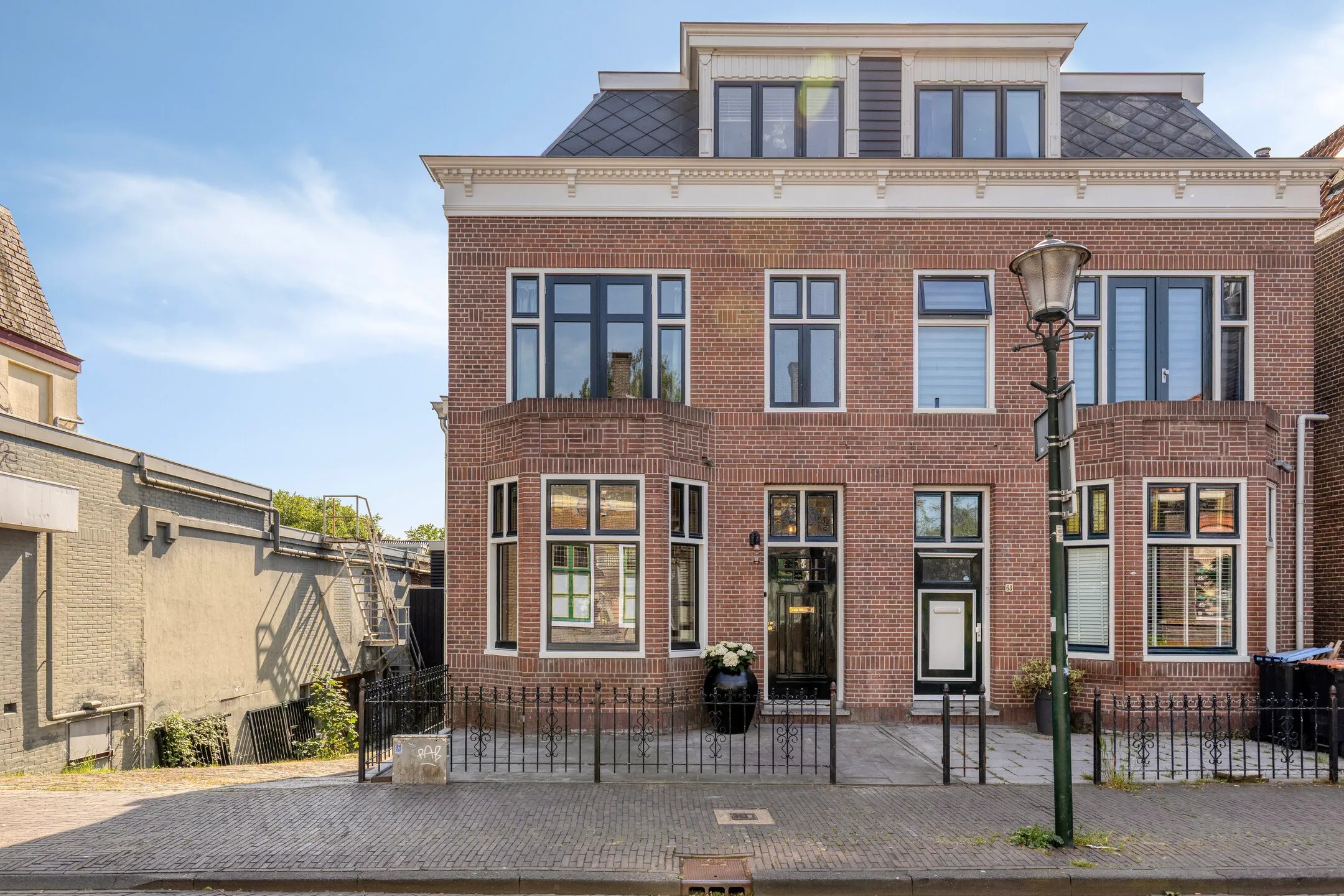 2-onder-1-kapwoning Zuiddijk 70 in Zaandam