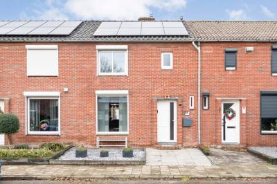 Hoekwoning Leonard Meullenersstraat 36 in Sittard