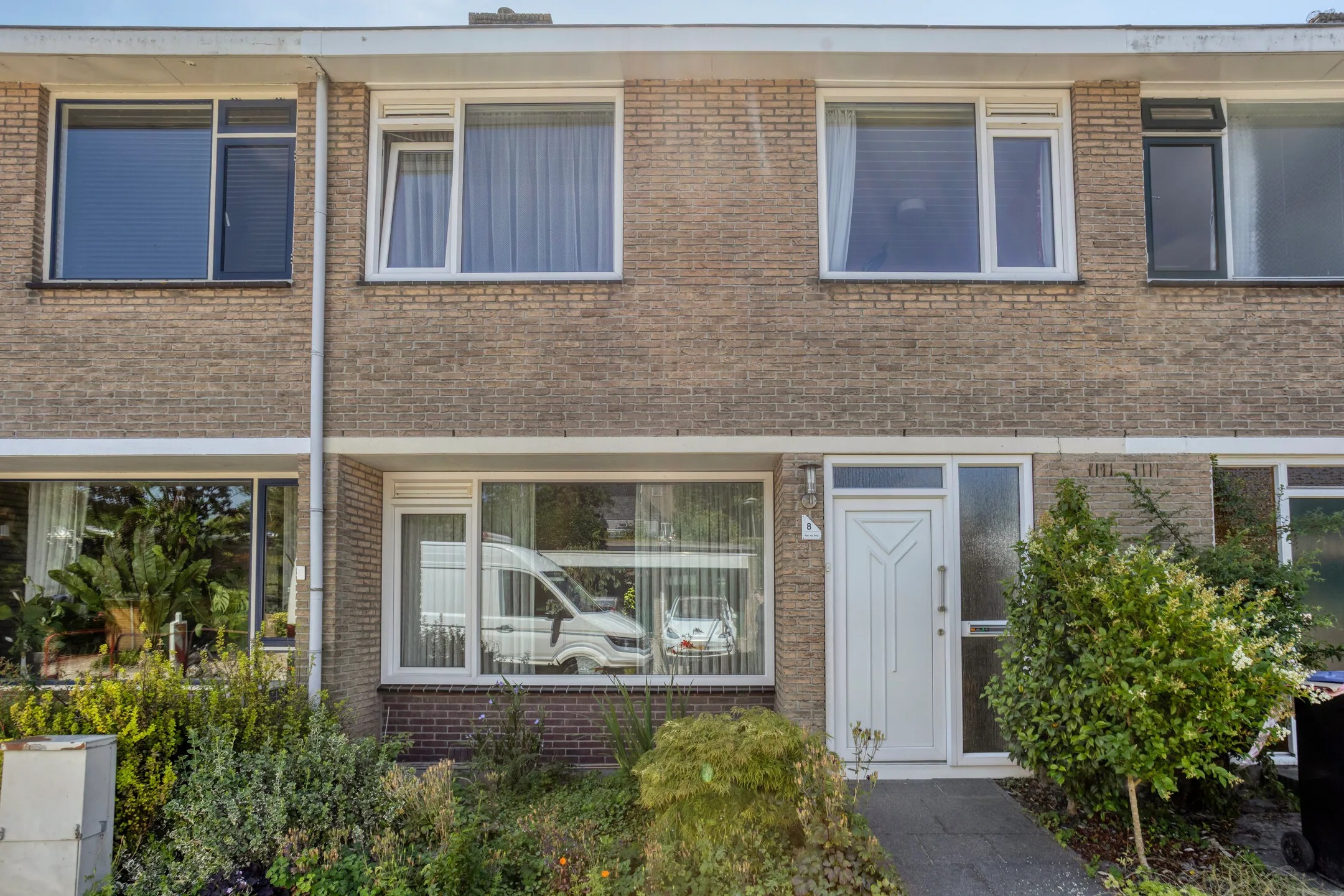 Tussenwoning Prins Bernhardstraat 8 in Benthuizen