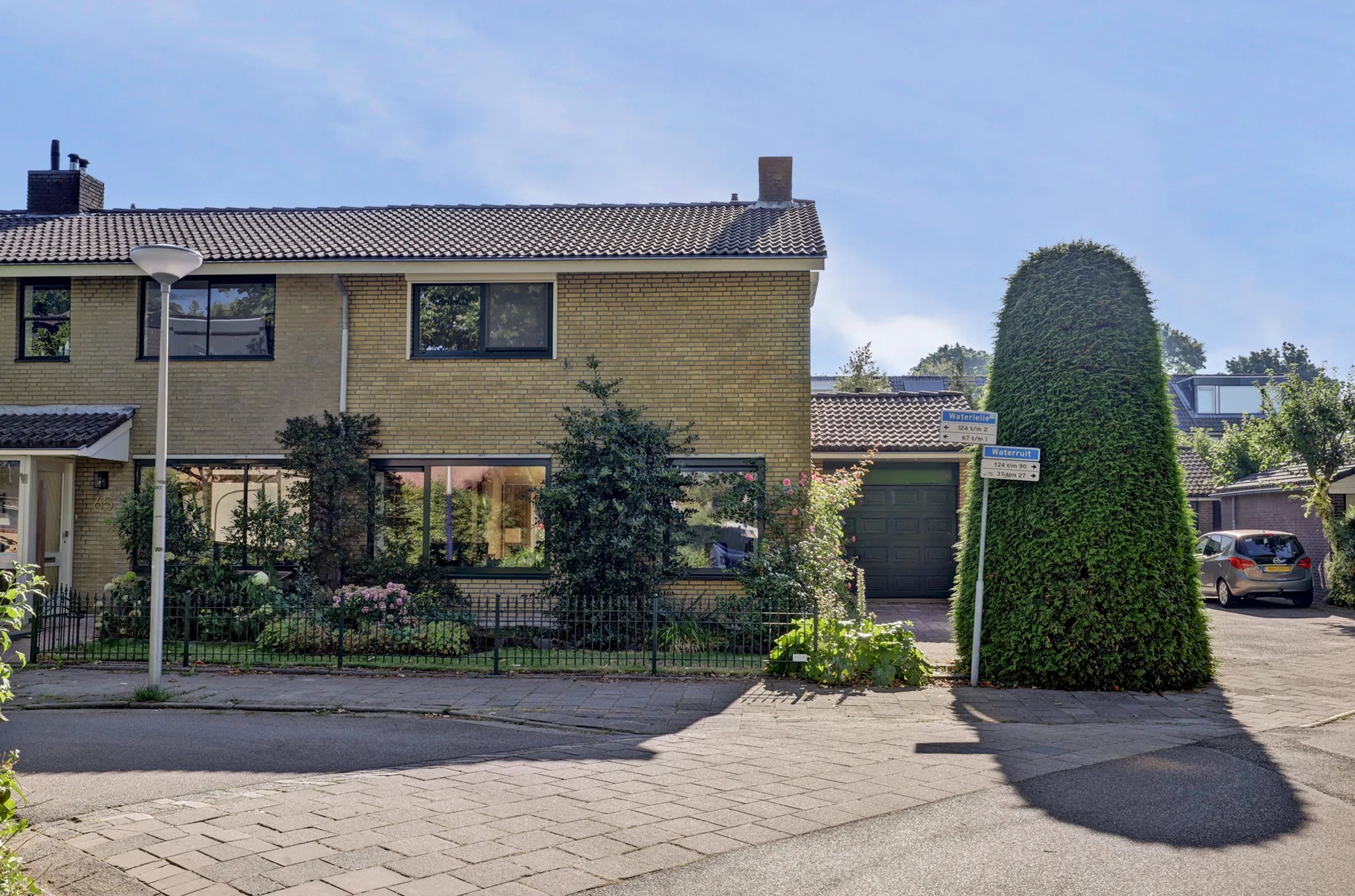Hoekwoning Waterlelie 67 in Gouda