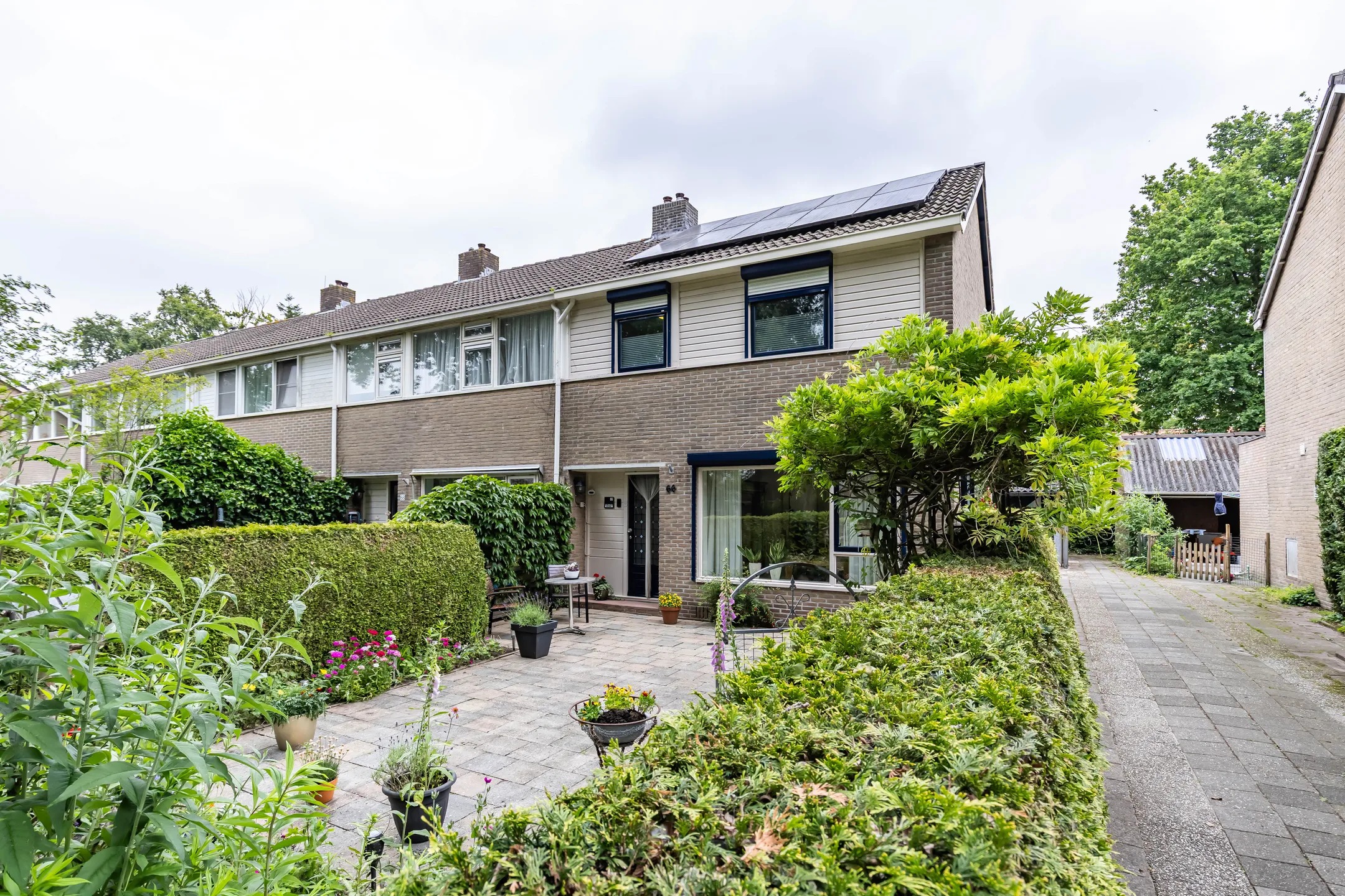 Hoekwoning Burgemeester van Panhuyslaan 66 in Burgum