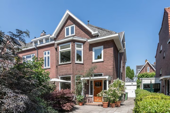Hoekwoning Julianalaan 113 in Overveen