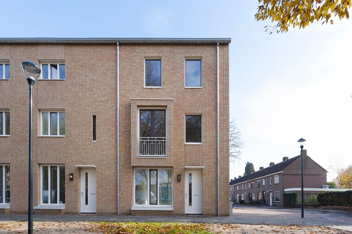 Eengezinswoning, hoekwoning Planciusplein 23 Breda