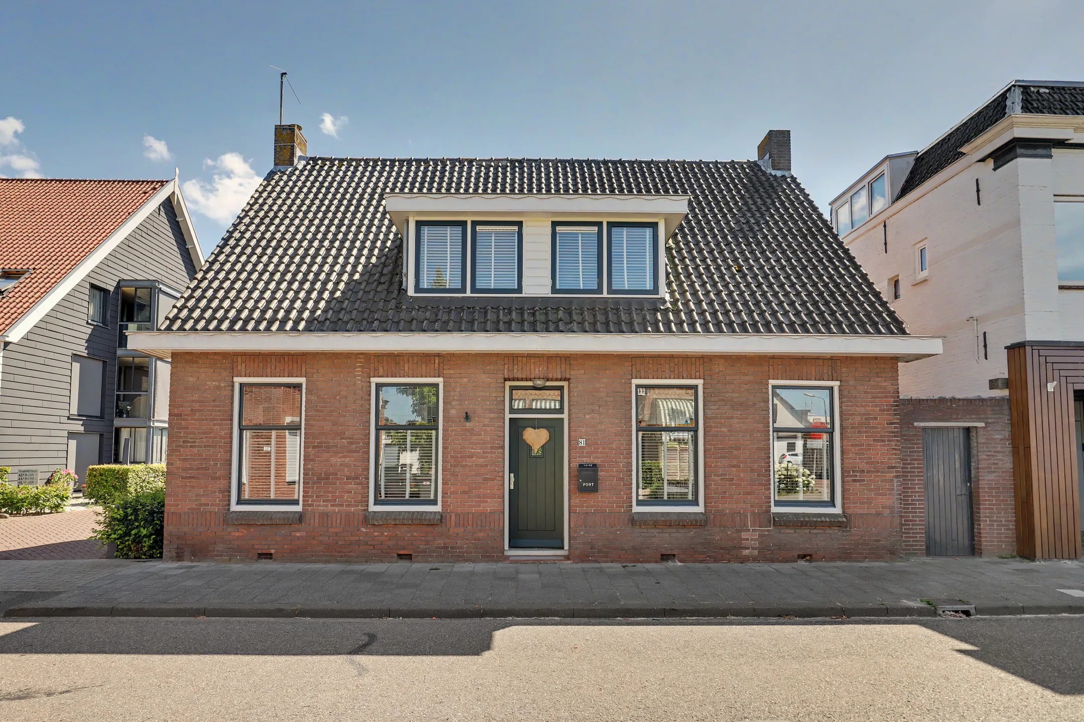 Vrijstaande woning Dorpsstraat 81 in Krabbendijke