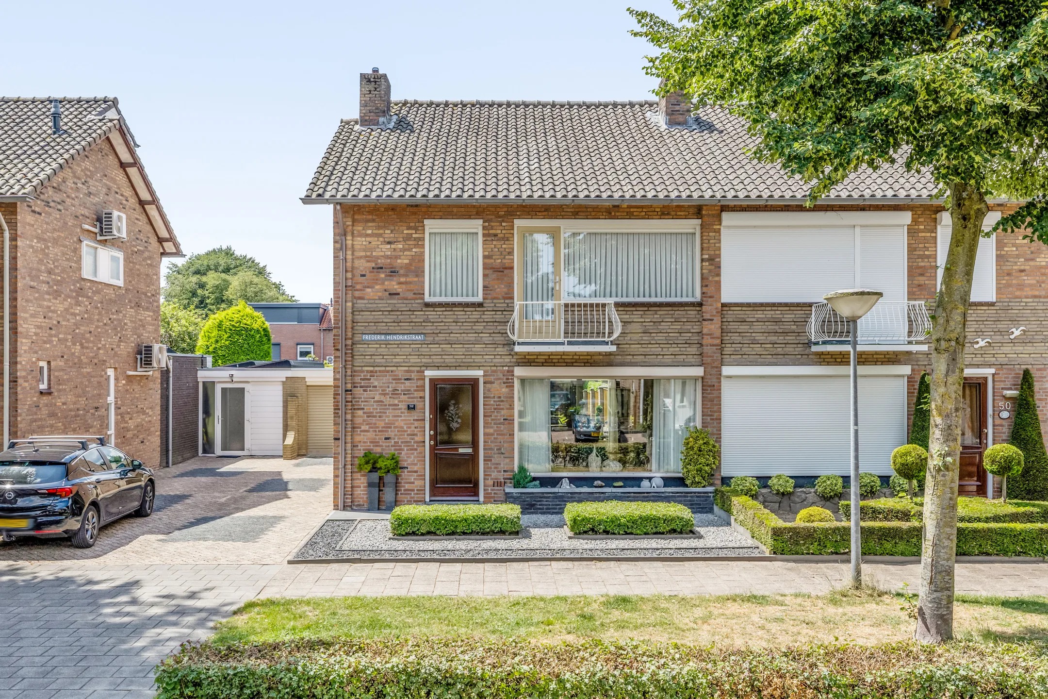 Geschakelde 2-onder-1-kapwoning Frederik Hendrikstraat 52 in Veldhoven