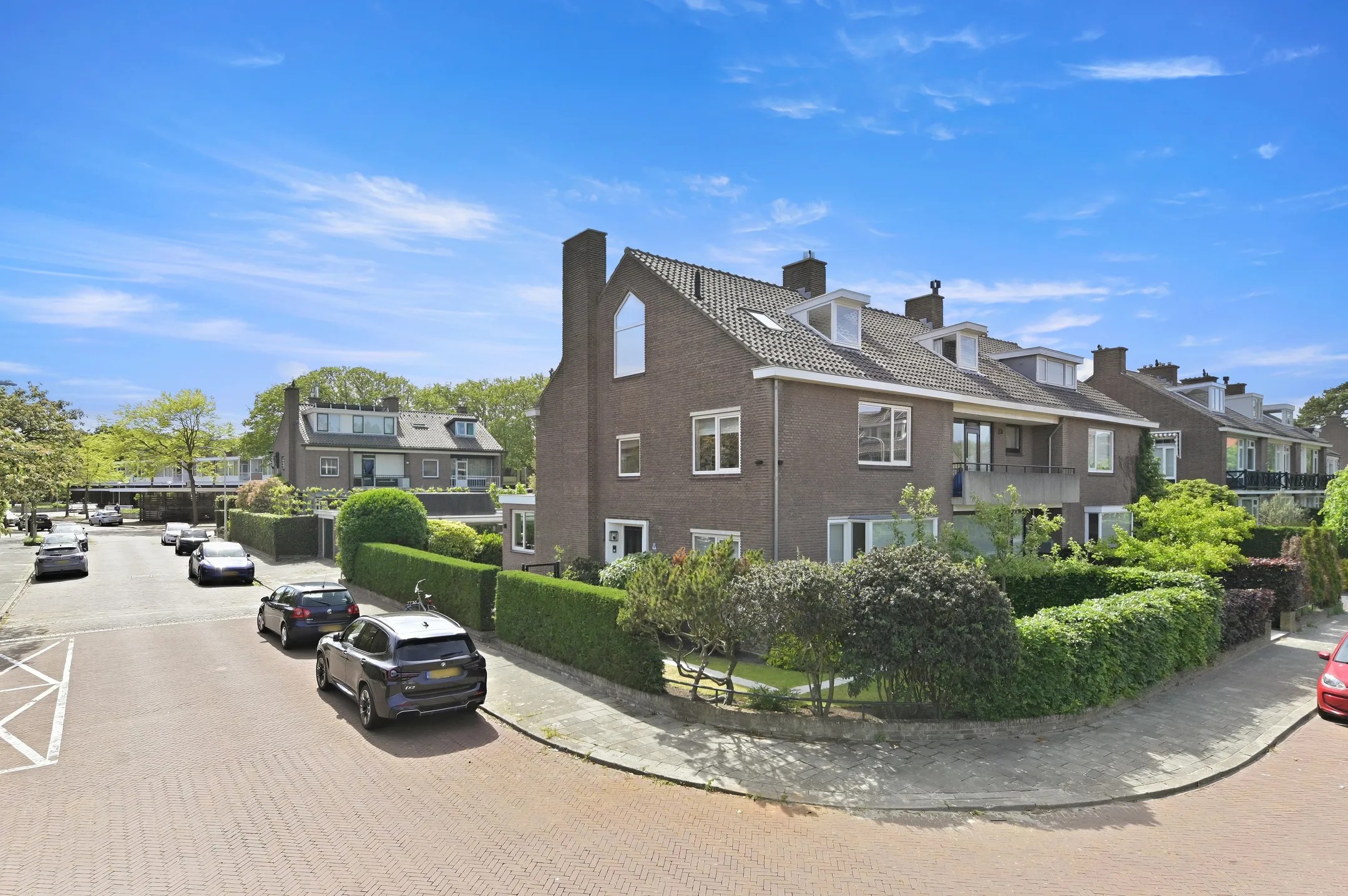 Hoekwoning Leo Voogdweg 4 in Den Haag