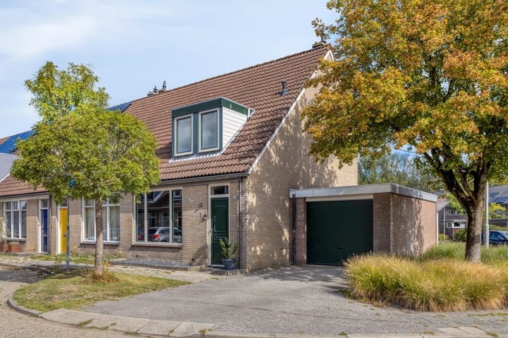 Hoekwoning Monnetstede 1 in Goes