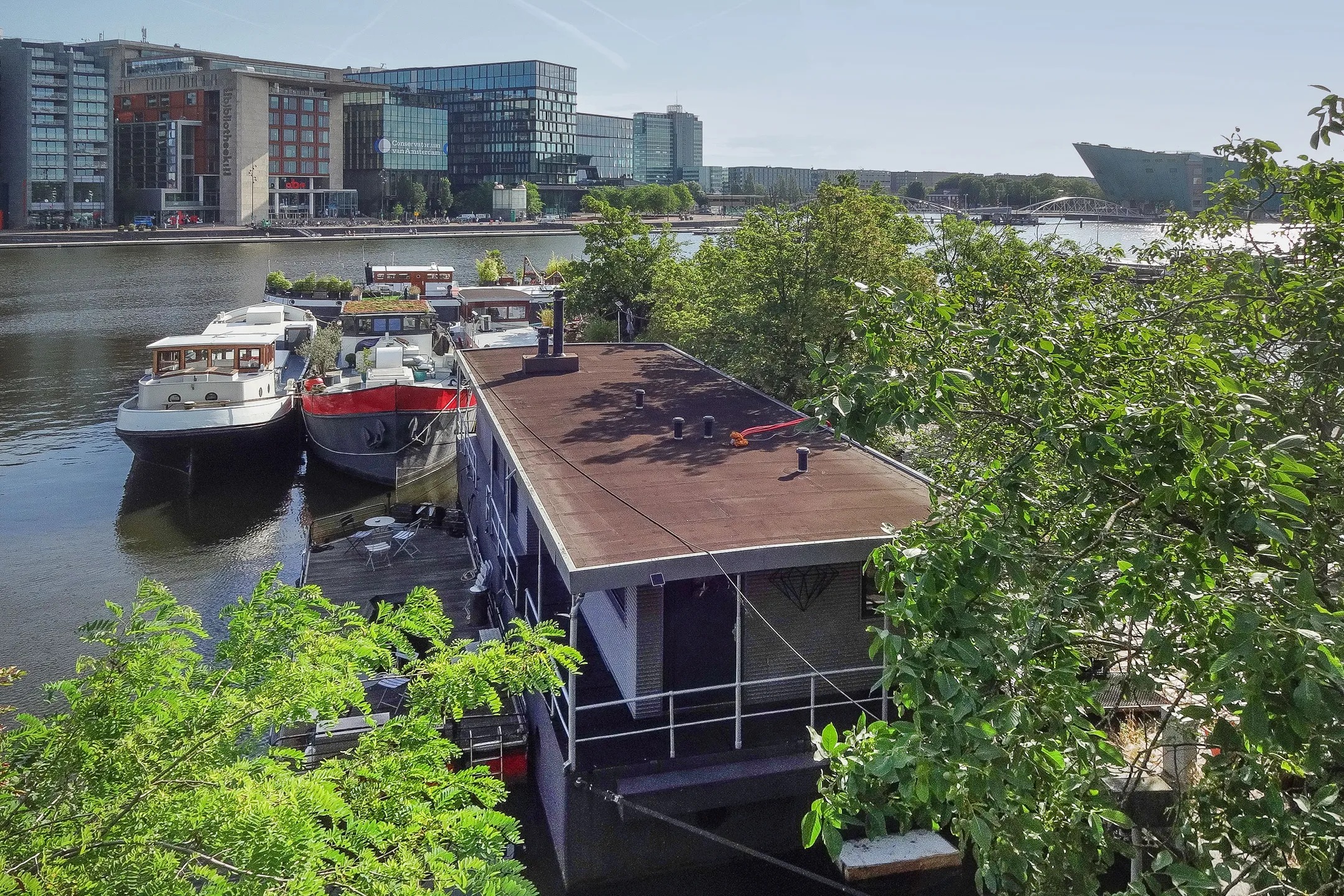 Vrijstaande woning (waterwoning) Prins Hendrikkade 513 in Amsterdam