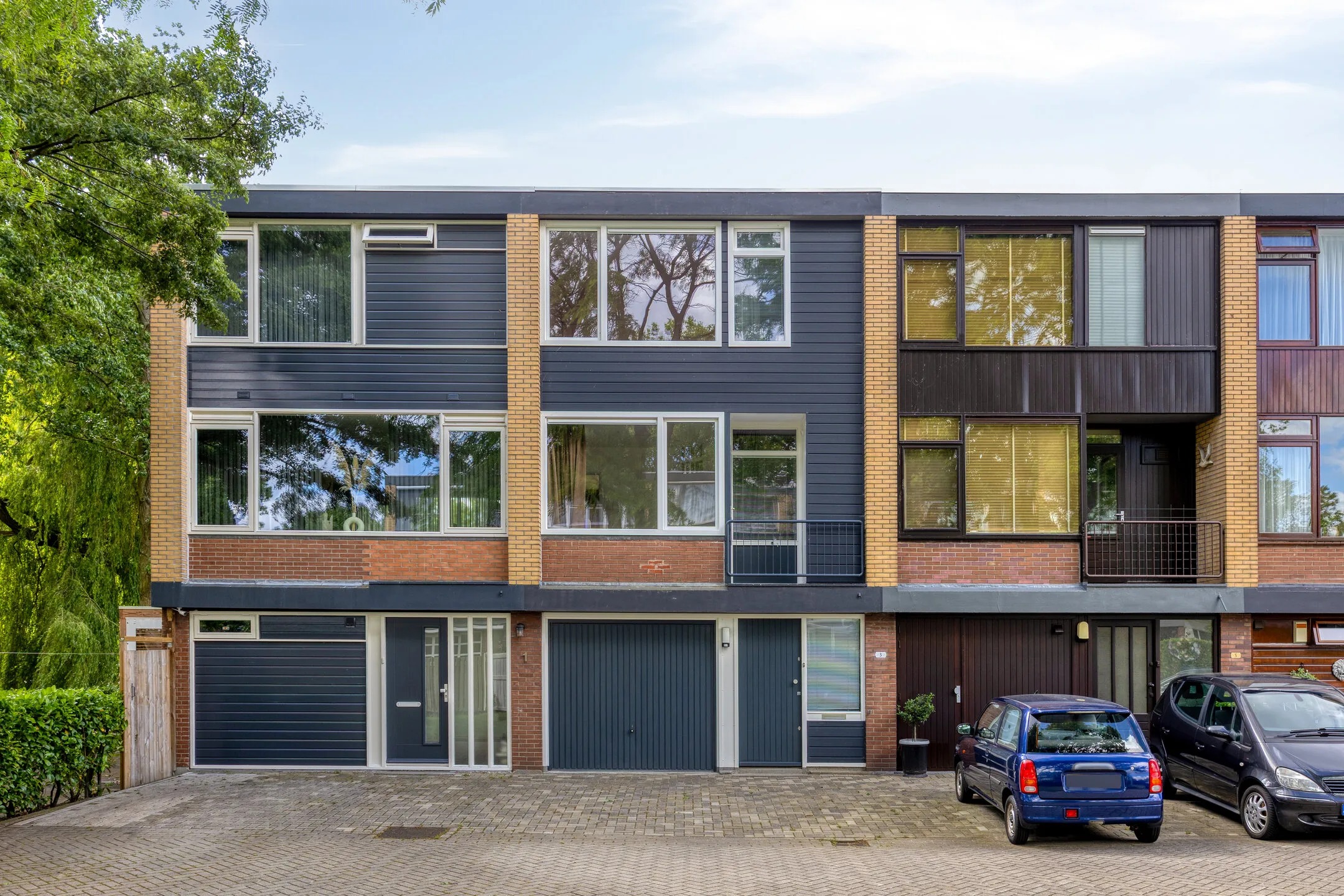 Tussenwoning (drive-in woning) Meeuwensingel 3 in Schiedam