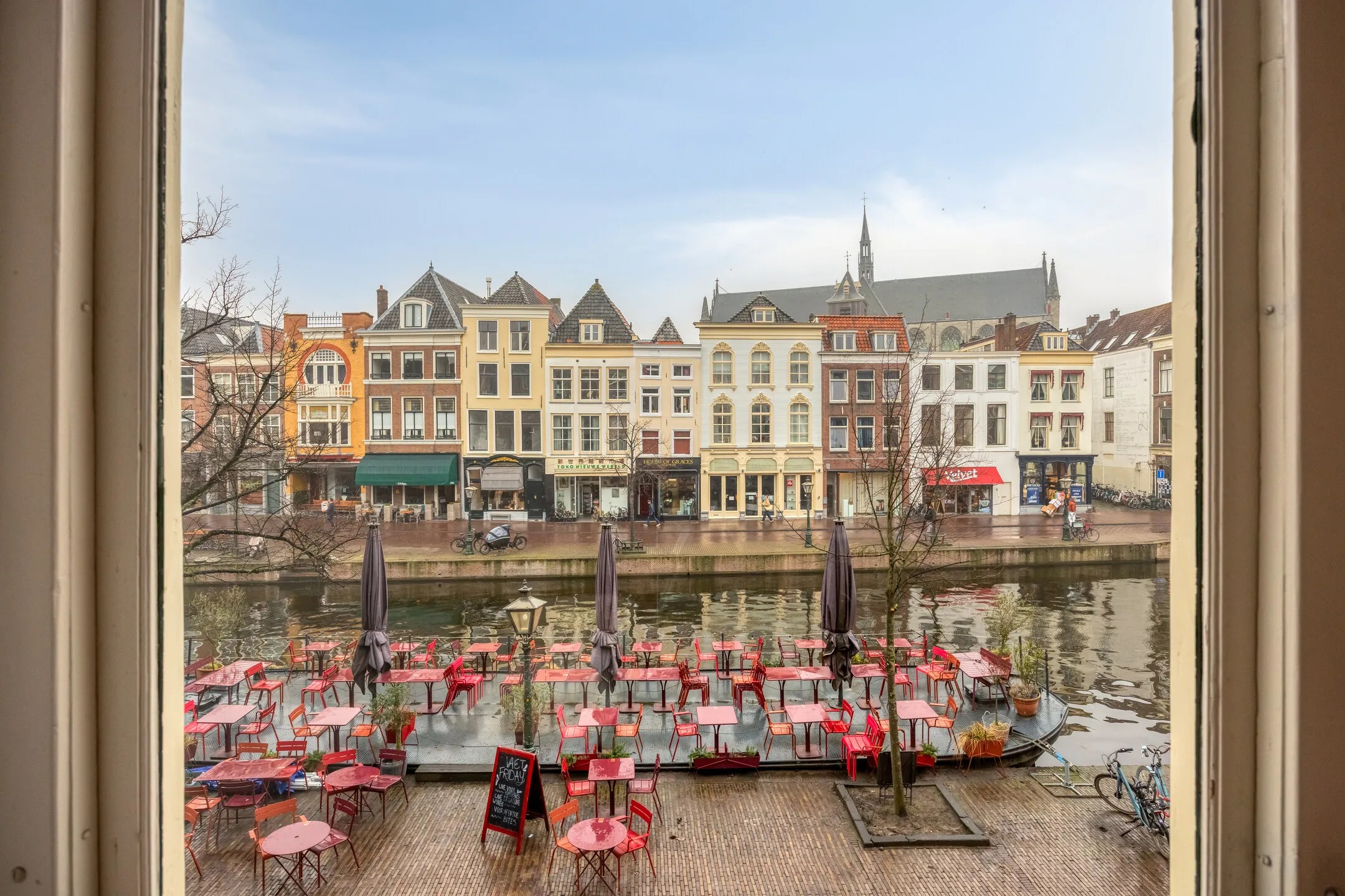 Tussenwoning Dwars Koornbrugsteeg 8 A in Leiden