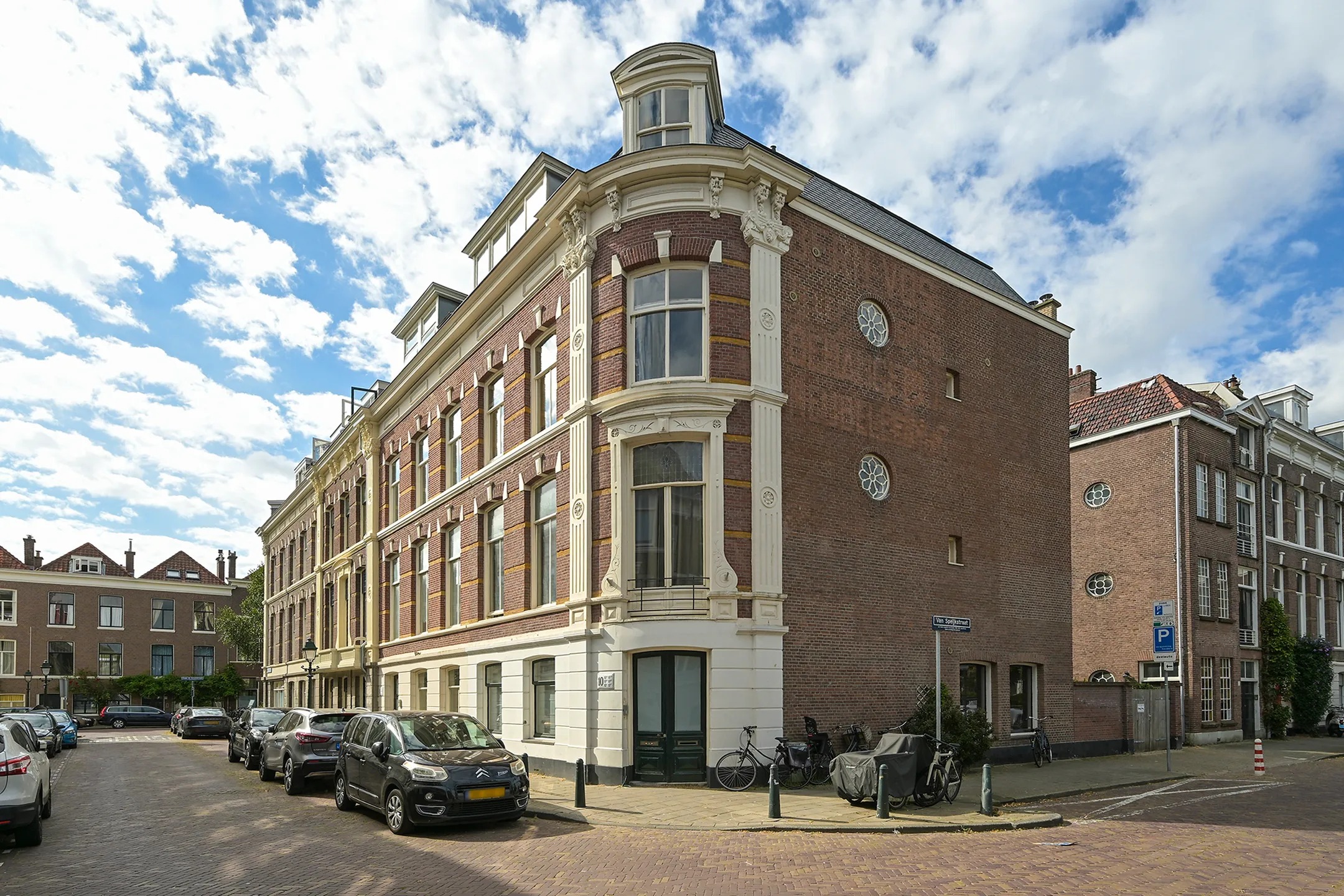 Bovenwoning Van de Spiegelstraat 8 D in Den Haag
