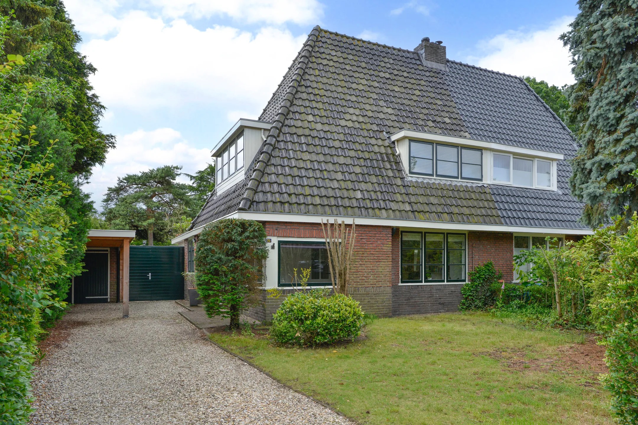 2-onder-1-kapwoning Hooghuizenweg 25 in Huizen