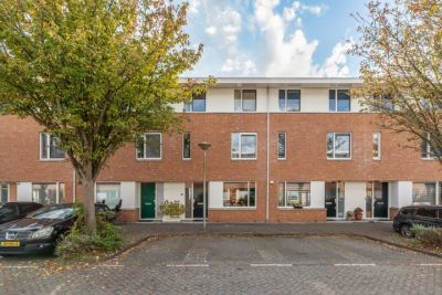 Eengezinswoning, tussenwoning Guggenheimlaan 11 in Amsterdam