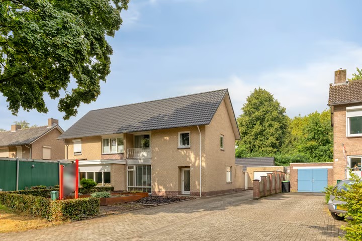 2-onder-1-kapwoning Papaverstraat 38 in Odiliapeel