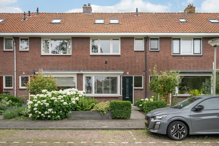 Tussenwoning Surinamesingel 45 in Vlaardingen