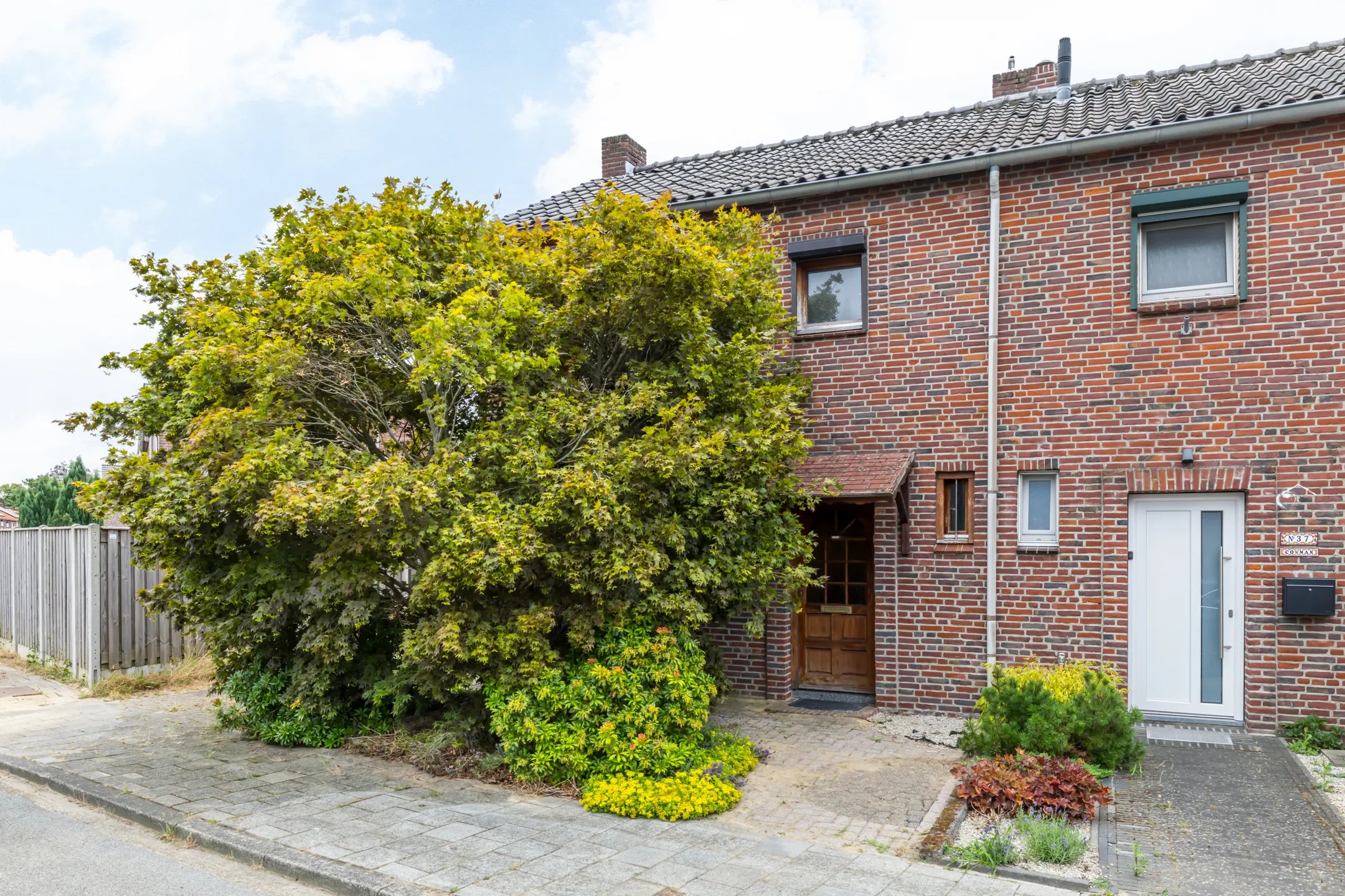 Hoekwoning Weijenbergstraat 35 in Hoensbroek