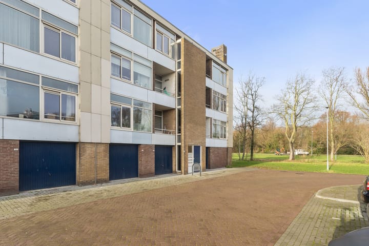 Galerijflat Willem van Alcmadestraat 71 in Den Helder