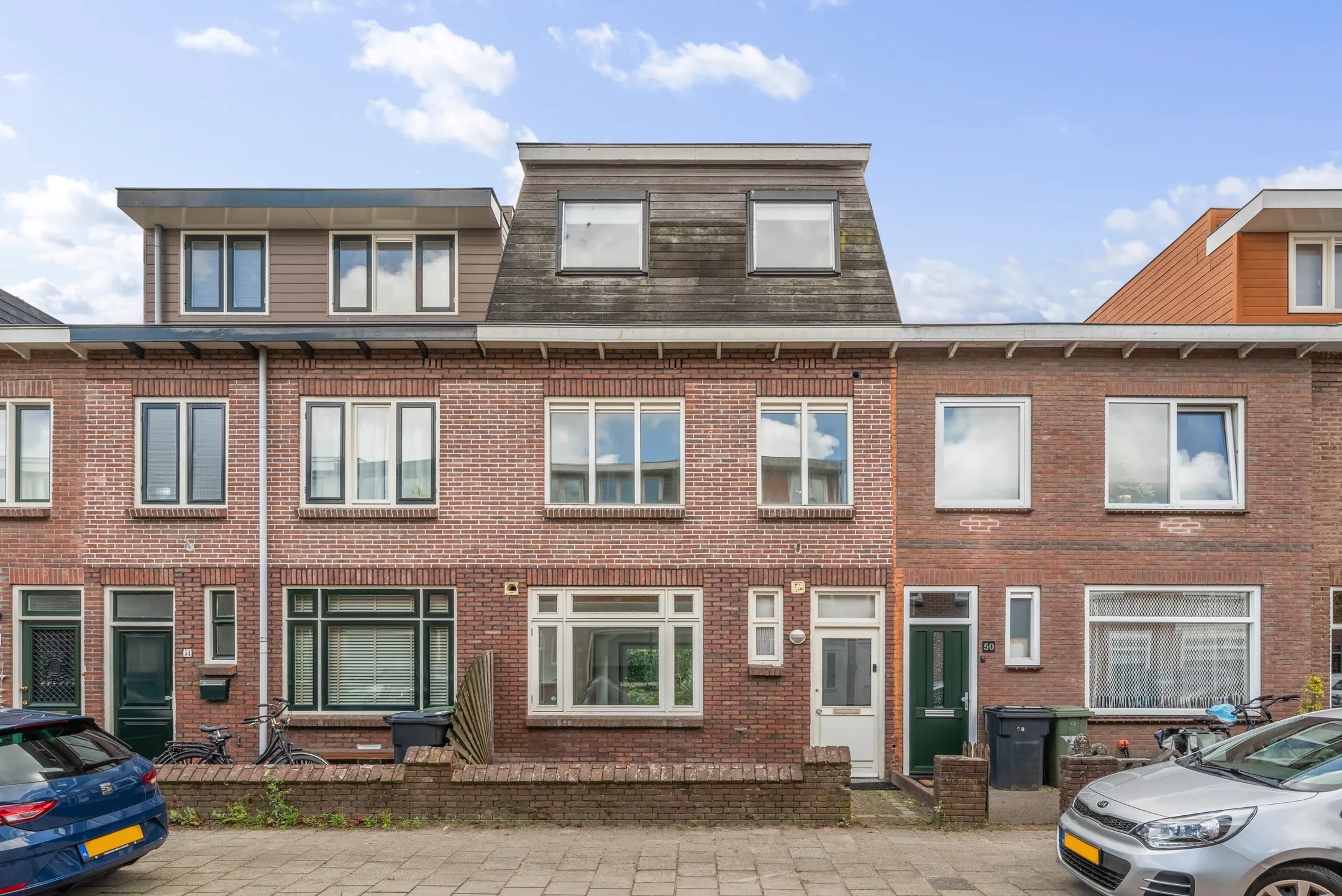 Tussenwoning Leeuwerikstraat 52 in Haarlem