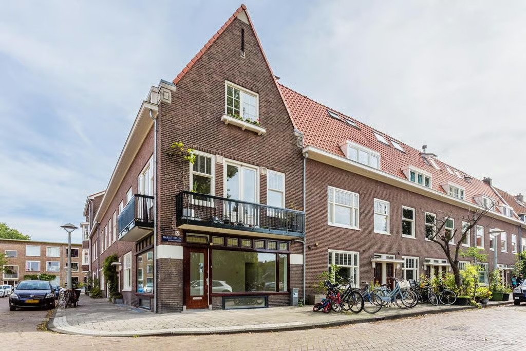Dubbel benedenhuis Mariotteplein 60 in Amsterdam