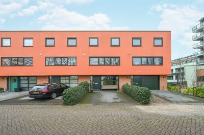 Tussenwoning (drive-in woning) Watermolen 33 in Maassluis