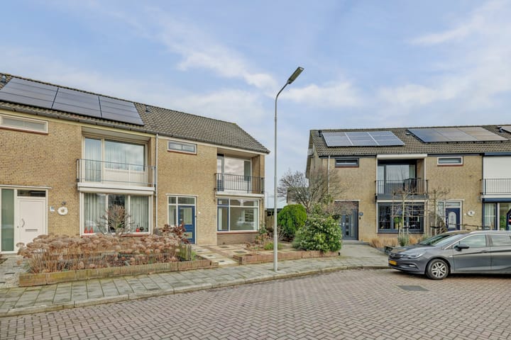 Hoekwoning Dahlialaan 14 in Yerseke