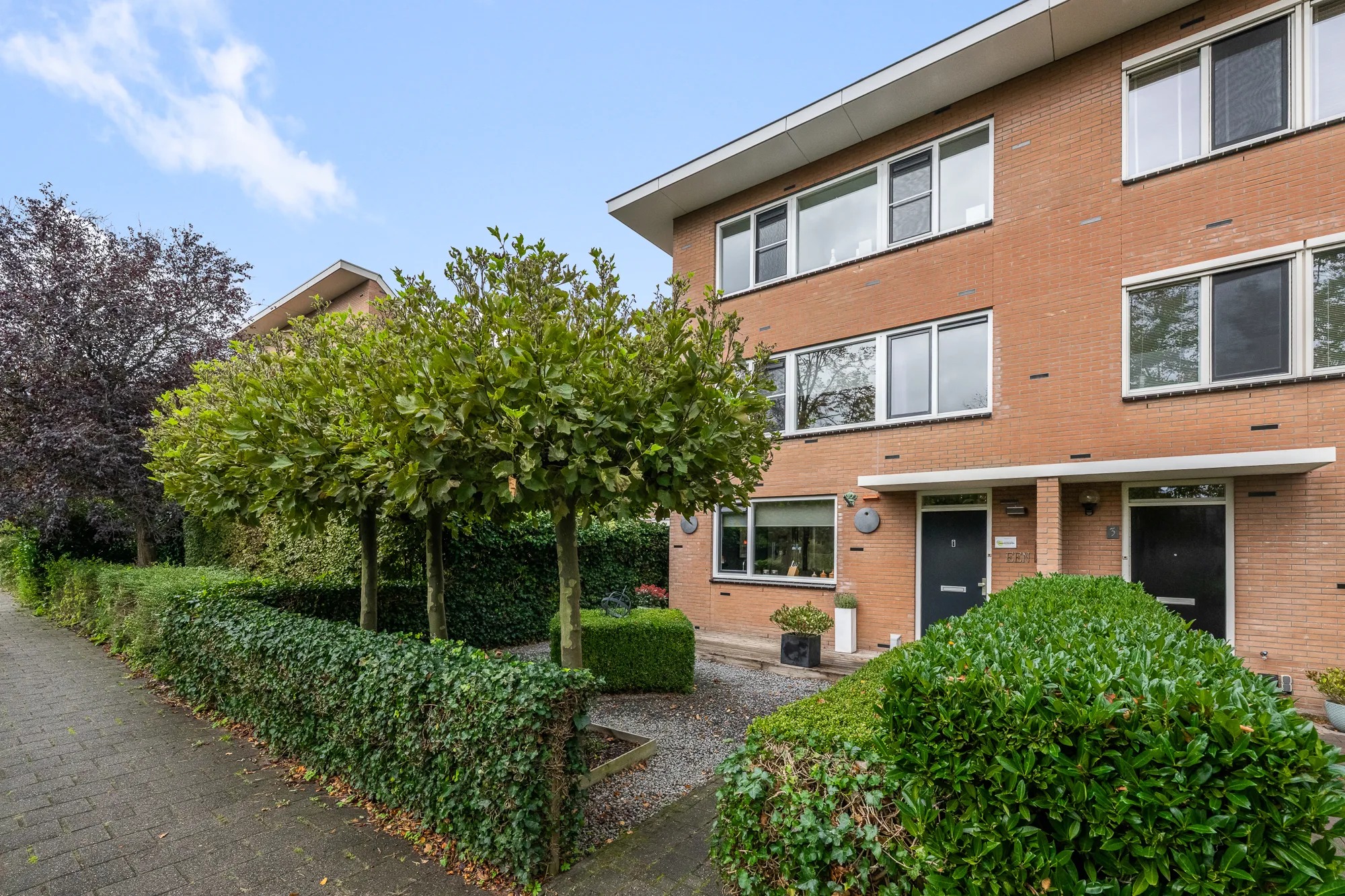 Hoekwoning Boerlagelaan 1 in Uithoorn