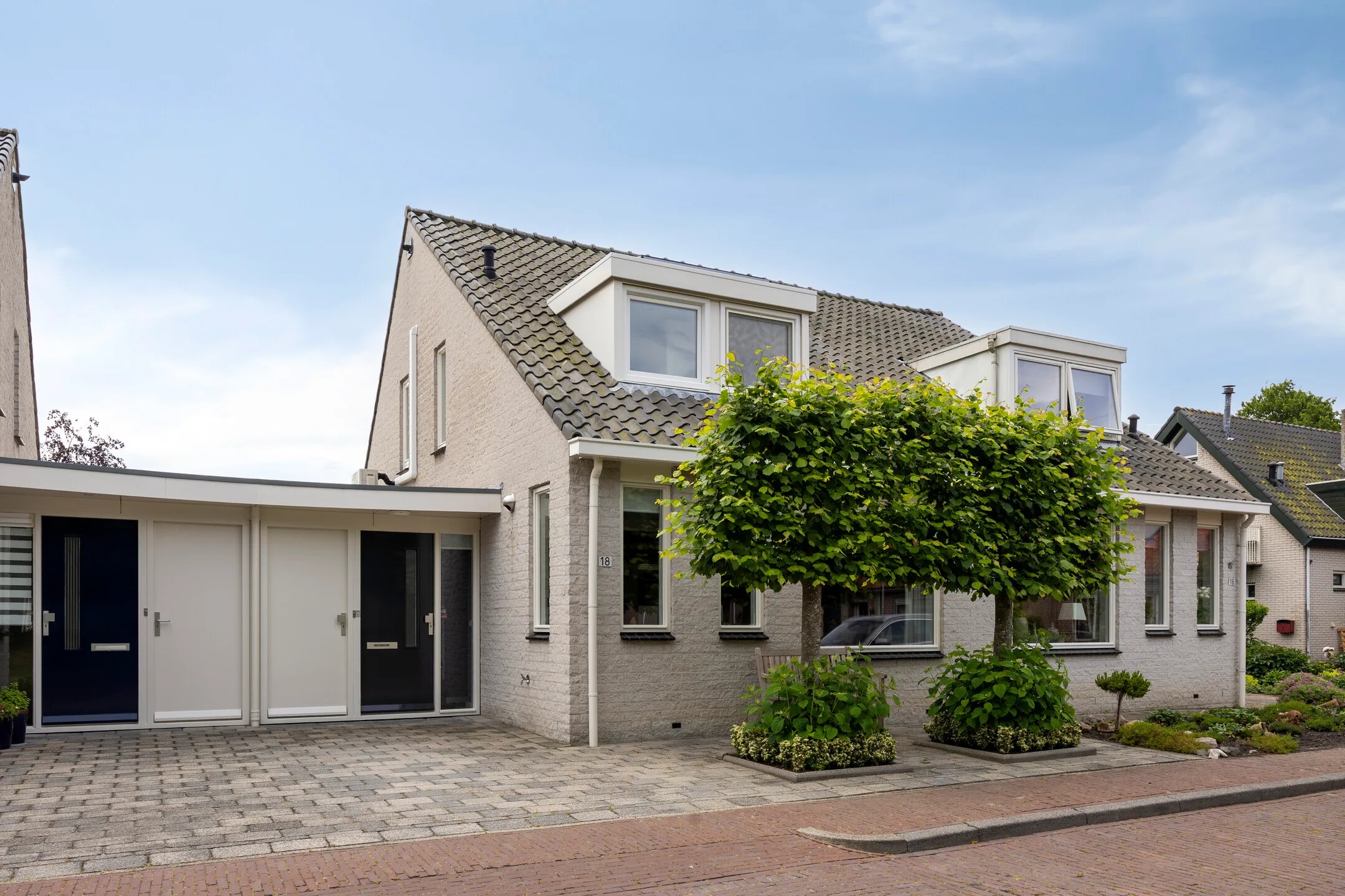 Geschakelde 2-onder-1-kapwoning 't Lage Burgh 18 in Burgh-Haamstede