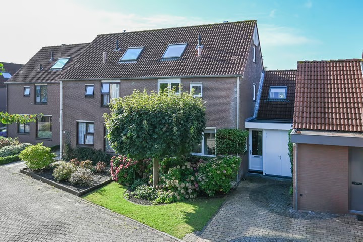Geschakelde 2-onder-1-kapwoning Hoepelbuigerslaan 10 in Nederhorst den Berg