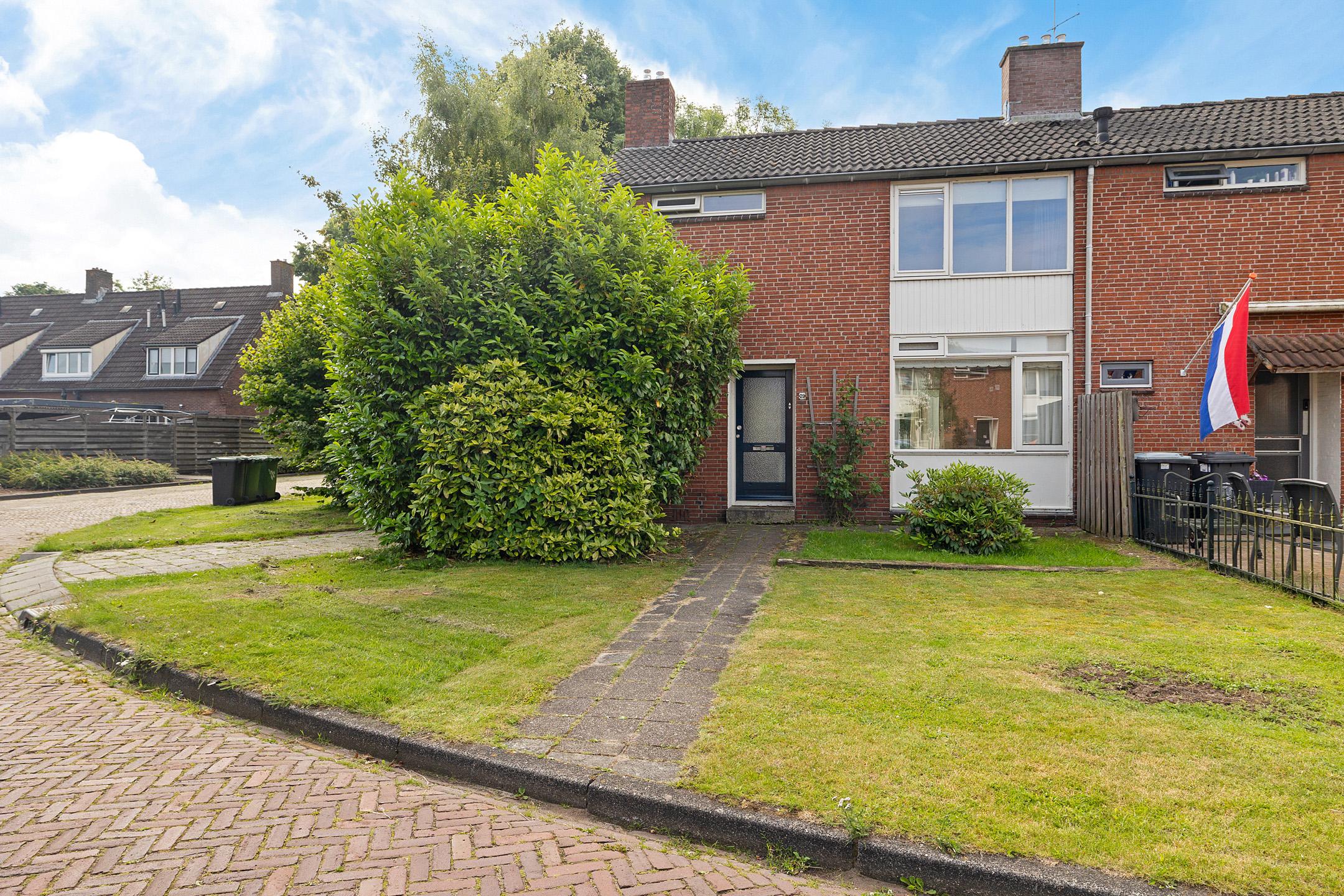 Hoekwoning Jeen Stokerstraat 20 in Emmer-Compascuum