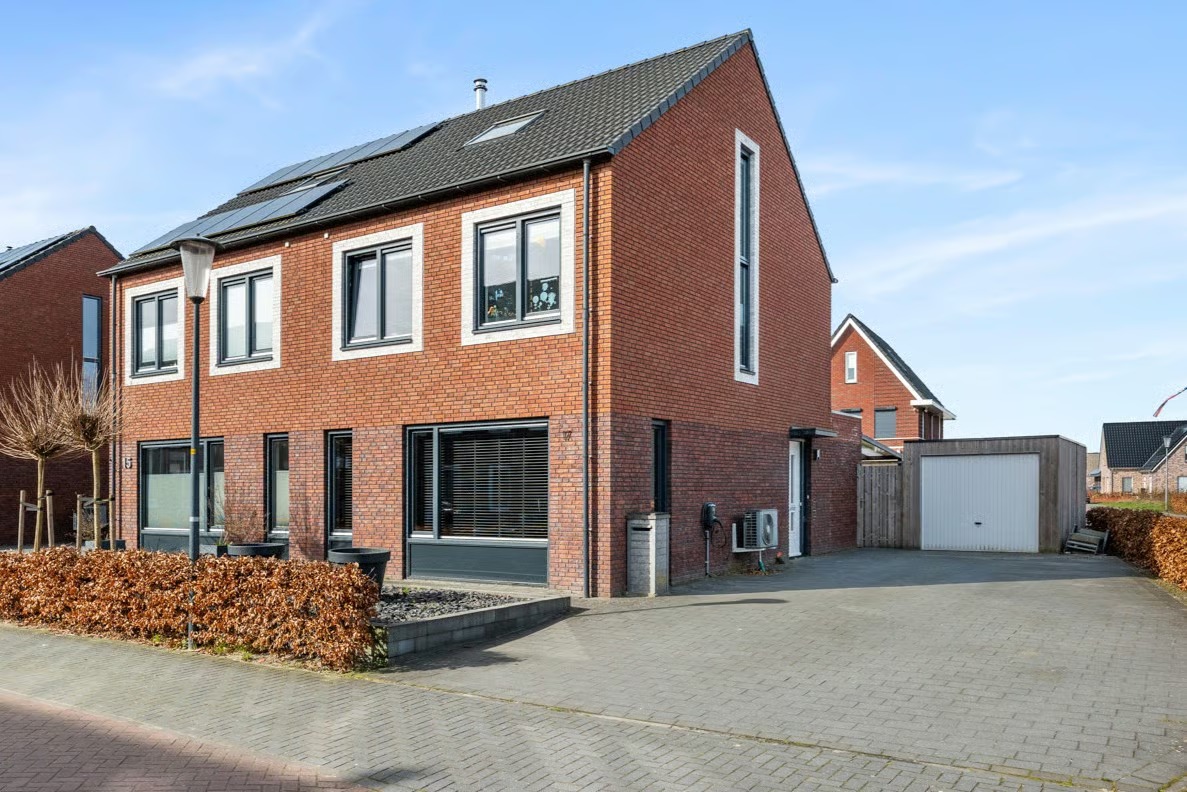 2-onder-1-kapwoning Marten Klompienlaan 17 Veendam