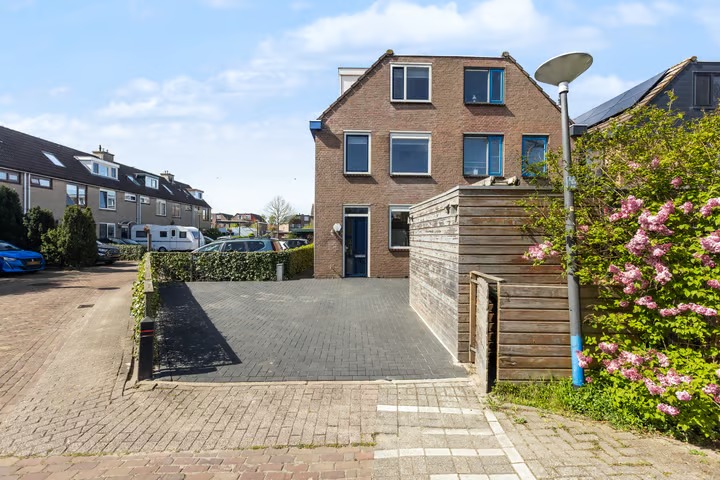 Hoekwoning Röntgendreef 45 in Maassluis